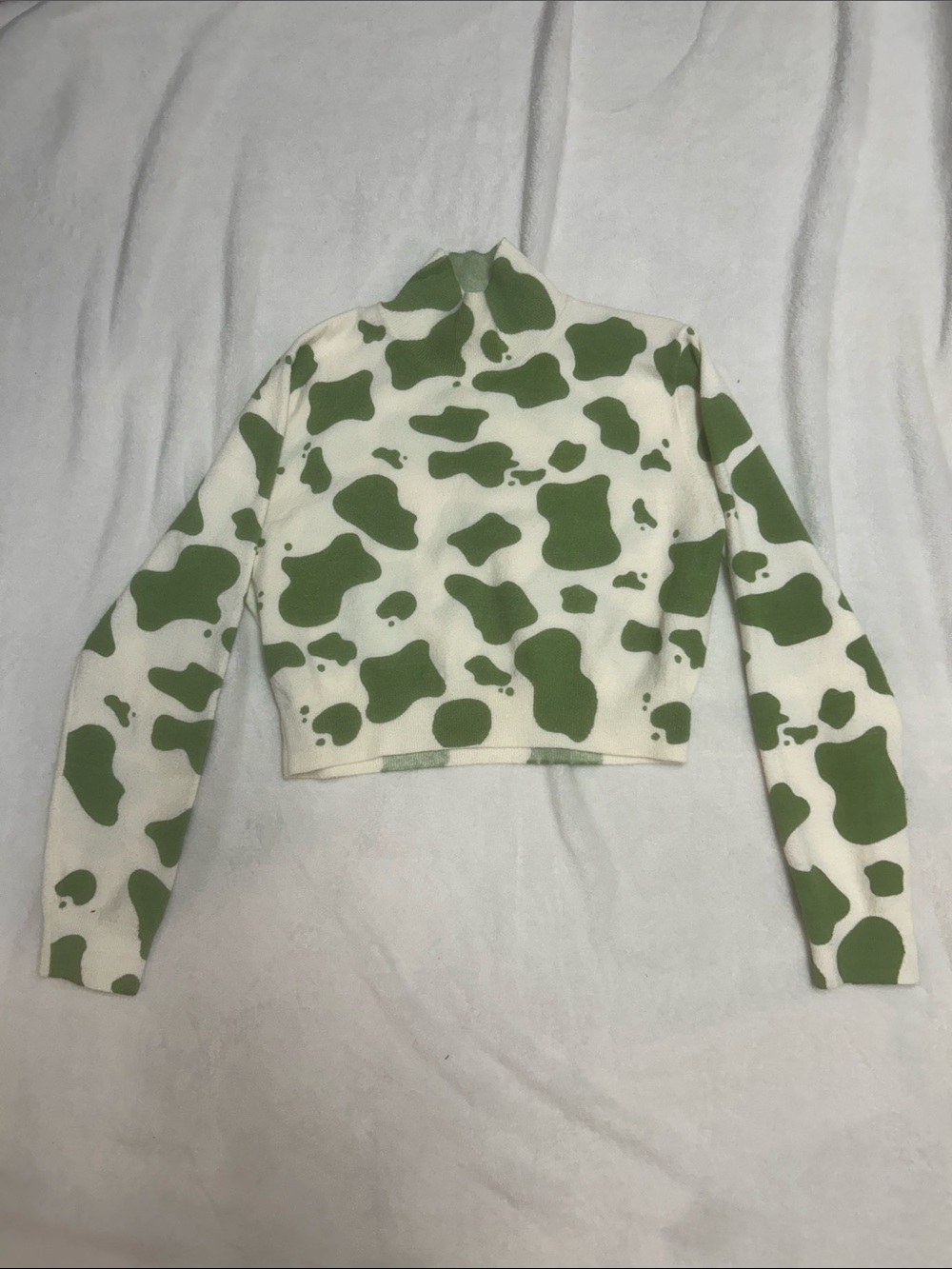 Zara Women’s Top White and Green Cow Print Cropped Turtleneck Sweater Size Large